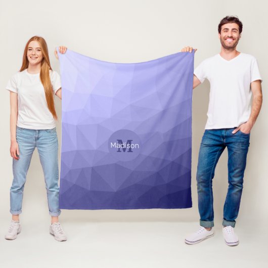 Paars vioolblauw rooster monogram fleece deken (In situ)