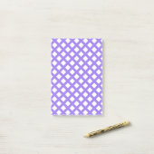 Paars Wit Geruit Diamant Patroon Post-it® Notes (Op bureau)