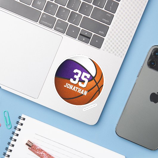 paars wit team kleuren basketbal jongens sticker (Laptop met iPhone)
