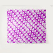 Paars Witte Chevron Zigzag Patroon Ontwerp Wandkleed (Voorkant (horizontaal))