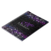 Paars zwart geborsteld metaal glitter monogram notitieboek (Linkerzijde)