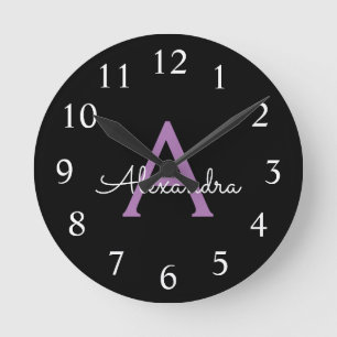 Paars zwart Script Girly Monogram Naam Ronde Klok