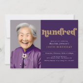 Paarse 100ste verjaardagsfeestuitnodiging kaart (Voorkant)