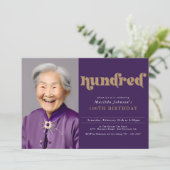 Paarse 100ste verjaardagsfeestuitnodiging kaart (Staand voorkant)