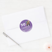 Paarse 50 en Fabulous 50th Birthday Foto Ronde Sticker (Envelop)