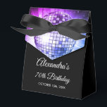 Paarse 70ste verjaardagsfeestje 70's Disco Ball Bedankdoosjes<br><div class="desc">Verhoog je 70ste verjaardagsviering met onze Paarse 70ste verjaardagsfeestje 70's Disco Ball Favor Box. Deze gunst box legt de essentie van het disco-tijdperk vast, waardoor het de perfecte keuze is voor een discothema bash of een evenement waar je een vleugje magie uit de jaren '70 wilt doordrenken. In een oogverblindende...</div>