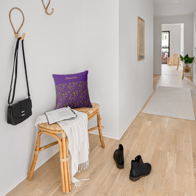 Paarse aangepaste naam Floral Vrouwen naam Kussen (Creator heeft geüpload)