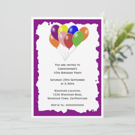 Paarse achtergrond ballonnen ontwerp verjaardagsfe kaart (Staand voorkant)