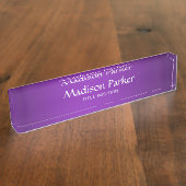 Paarse achtergrond naambordje (Zijkant)