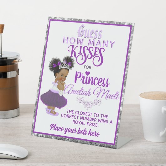 Paarse Afro Puff Princess | Hoeveel Kisses Game Reclamebord Met Voetstuk (Insitu)