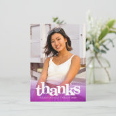 Paarse afstuderen foto vet typografie modern bedankkaart (Staand voorkant)