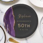 Paarse Agaat Marmer Gold Dark 50th Birthday Papieren Bordje<br><div class="desc">Deze stijlvolle 50ste verjaardag borden zijn voorzien van een paarse waterverf design getrimd met faux gouden glitter op een off-black achtergrond. Pas de goudkleurige tekst eenvoudig aan met de naam en verjaardag van de eregast.</div>