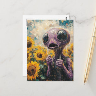 Paarse Alien in een Zonnebloemveld Briefkaart