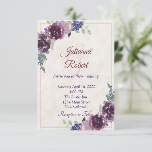Paarse aquarel bloem budget bruiloft uitnodiging (Staand voorkant)