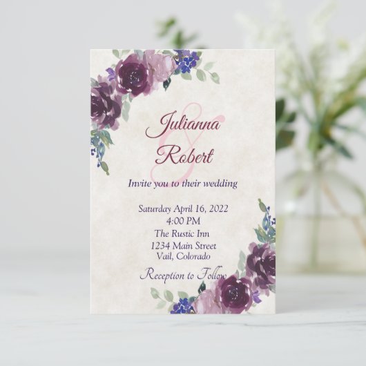 Paarse aquarel bloem budget bruiloft uitnodiging (Staand voorkant)