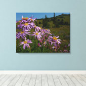 Paarse Aster Bloemen bij Mount Rainier Canvas Afdruk (Insitu (Houten vloer))