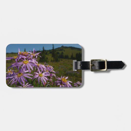 Paarse Aster Flowers op Mount Rainier Bagagelabel (Voorkant horizontaal)
