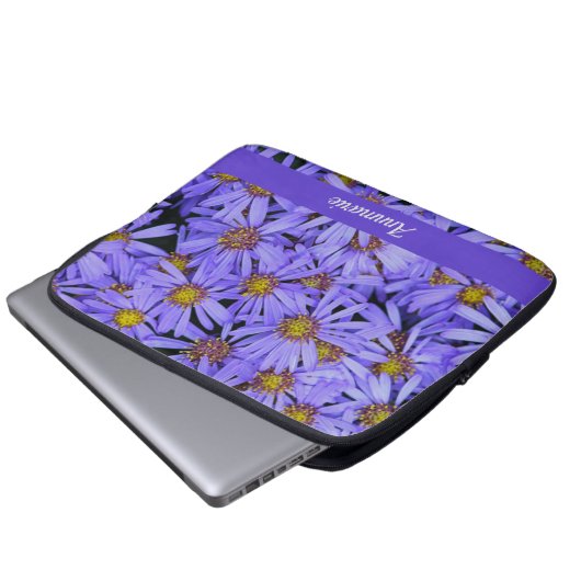 Paarse Aster Flowers op RHS Garden Wisley Laptop Sleeve (Voorkant onderkant)