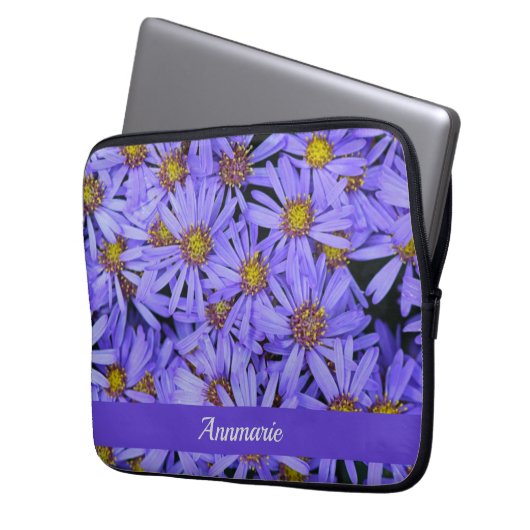 Paarse Aster Flowers op RHS Garden Wisley Laptop Sleeve (Voorkant Links)