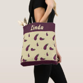 Paarse aubergines op geel tote bag (Dichtbij)