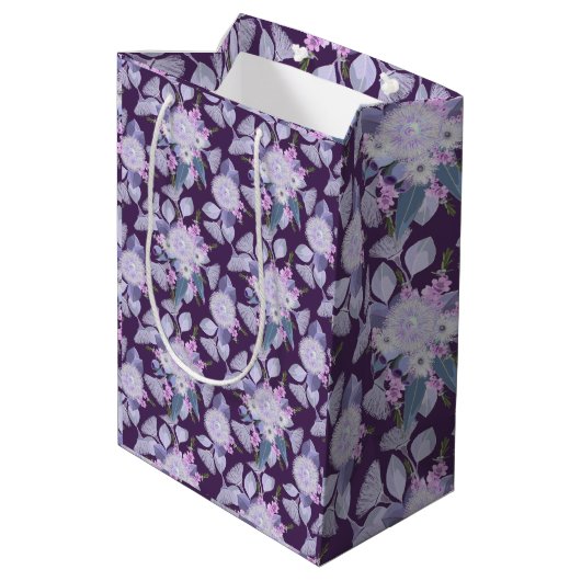Paarse Australische Wildflower Gift Bag Medium Cadeauzakje (Achterkant Gekanteld)