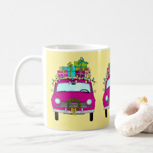 Paarse auto met kerstcadeaus koffiemok