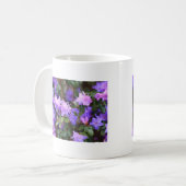paarse azalea bloeiende struik koffiemok (Voorkant links)