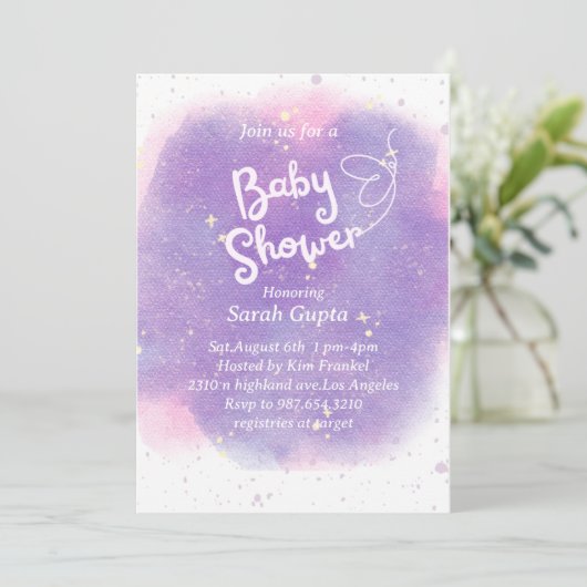 Paarse baby shower uitnodiging met vlinder (Staand voorkant)