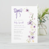 Paarse Baby Sprinkle Wildflower Party Uitnodiging (Staand voorkant)