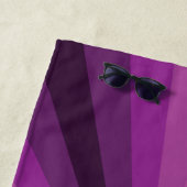 Paarse badhanddoek met optische illusie (In situ)
