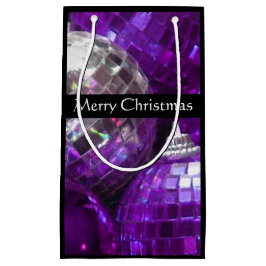 Paarse ballen vrolijk kerstfeest kleine zwarte klein cadeauzakje