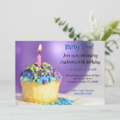 Paarse Ballonblauwe cupcake Verjaardagsuitnodiging Kaart (Staand voorkant)