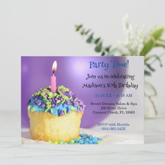 Paarse Ballonblauwe cupcake Verjaardagsuitnodiging Kaart (Staand voorkant)