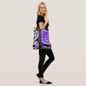 Paarse Balpython Boodschappentas – Wild Tote Bag (Op model)