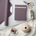 Paarse basilicum Paarse effen kleur Cadeaupapier<br><div class="desc">Effen kleur inpakpapier in een enorme verscheidenheid aan kleuren voor al uw bruiloft en douche geschenken. De kleuren voor 2025 zijn donker en vet en dit is wat je vindt in mijn nieuwste design met kleurnamen van verschillende ontwerpbedrijven.</div>