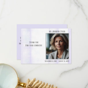 Paarse begrafenismonument van familie bedankkaart