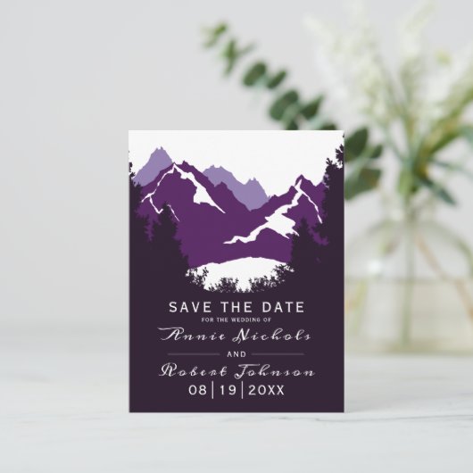 Paarse berg winter bruiloft Save the Date Aankondigingskaart (Staand voorkant)