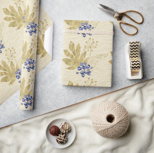 Paarse bessen en gouden bladeren op Bord geel Cadeaupapier (Crafts)