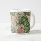 Paarse bessen en Rozen op Newsprint Ephemera Grote Koffiekop (Voorkant rechts)