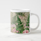 Paarse bessen en Rozen op Newsprint Ephemera Grote Koffiekop (Rechts)