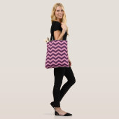 Paarse Bevroren Orchid Chevrons Canvas tas (Op model)