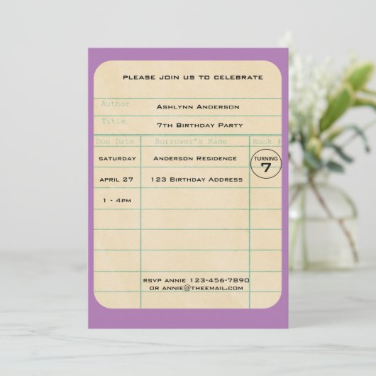 Paarse bibliotheekkaart Birthday Kaart (Staand voorkant)