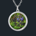 Paarse bijenbalm en roodbaars zilver vergulden ketting<br><div class="desc">Paarse bijenbalmploesbloem en gele en zwarte borstelbijen Foto van Sandy Closs,  genomen op het paars van het Arrowidemeer,  "bijenbalm",  bloem,  bloemen,  bloem,  veer,  kersen,  kersen,  tuin,  bruiloft,  bruiloften;</div>