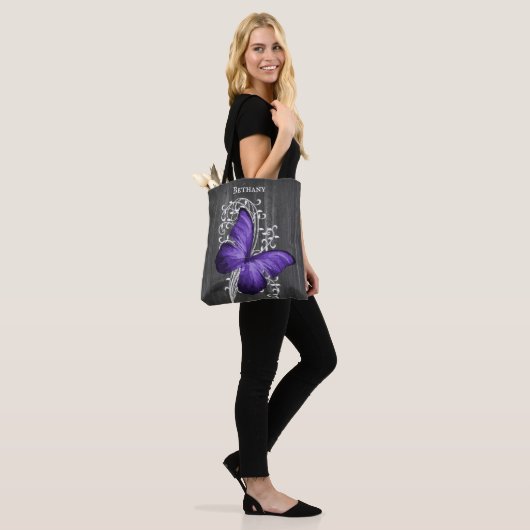 Paarse bijtende Butterfly - gepersonaliseerde Canv Tote Bag (Op model)
