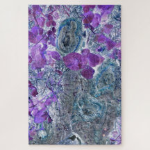 Paarse bladeren met grijsblauwe boomknopen