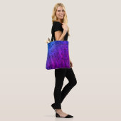 Paarse blauw marmeren patroon tote bag (Op model)