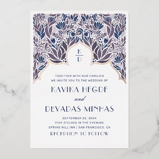 Paarse blauwe bloem. Gouden Indiaanse bruinhoutbru Folie Uitnodiging (Voorkant)