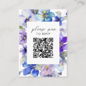 Paarse Blauwe Bloemen QR Code Bruiloft RSVP Informatiekaartje (Voorkant)