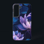 Paarse Blauwe Lotus Donkere Bloemen Telefoonhoes Samsung Galaxy Hoesje<br><div class="desc">Wikkel je Samsung Galaxy S22 in verfijnde stijl met deze prachtige telefoonhoes. Met een fascinerend naadloos patroon van levendige paarse en blauwe lotusbloemen en bladeren tegen een dramatische donkerzwarte achtergrond, creëer dit ontwerp een elegante, humeurige en serene esthetiek. De gedetailleerde botanische illustratie legt de schoonheid en rust van de lotusbloei...</div>