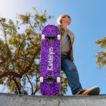 Paarse Blauwe Ombre Blad Patroon Bladblad Damast N Persoonlijk Skateboard<br><div class="desc">Verspreid wat flair op je straten met dit gepersonaliseerde, aangepaste skateboard. Moderne, trendy, witte, noodlijdende, strakke typografie bedekt een paars, roze en blauw blauw bladbladerbladerpatroon op een rijke, diepe paarse achtergrond. Maakt een coole en stijlvolle verklaring telkens als je de beweging surf. Een groot cadeau voor iemand speciaal, inclusief jezelf....</div>
